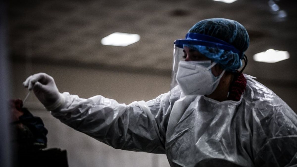 Κορωνοϊός: 13.700 ενεργά κρούσματα στην Αττική – Σε ποιους δήμους «καλπάζει» η πανδημία