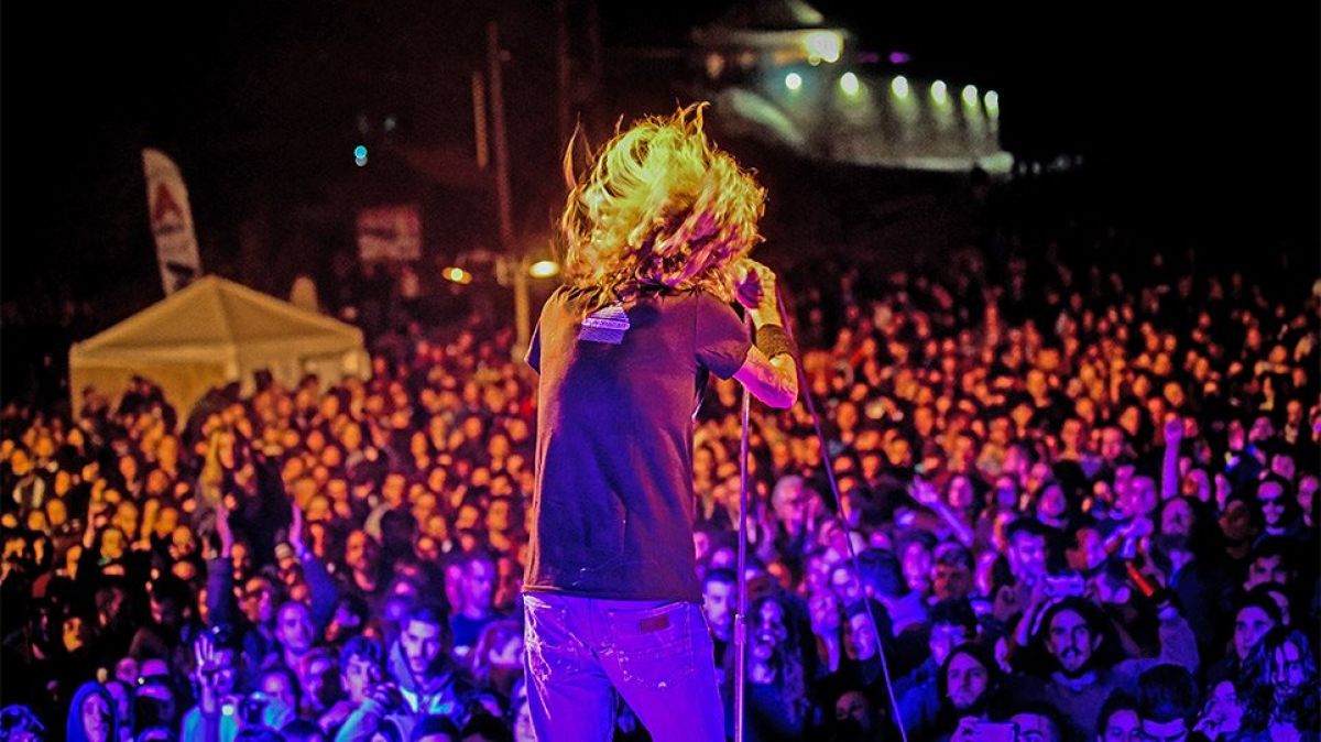 Προνόμια για τους εμβολιασμένους: Τα σενάρια για άμεση επανεκκίνηση δραστηριοτήτων