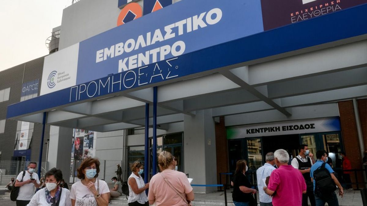 Προνόμια για τους εμβολιασμένους: Όλα τα σενάρια που είναι στο τραπέζι και τα επόμενα βήματα χαλάρωσης