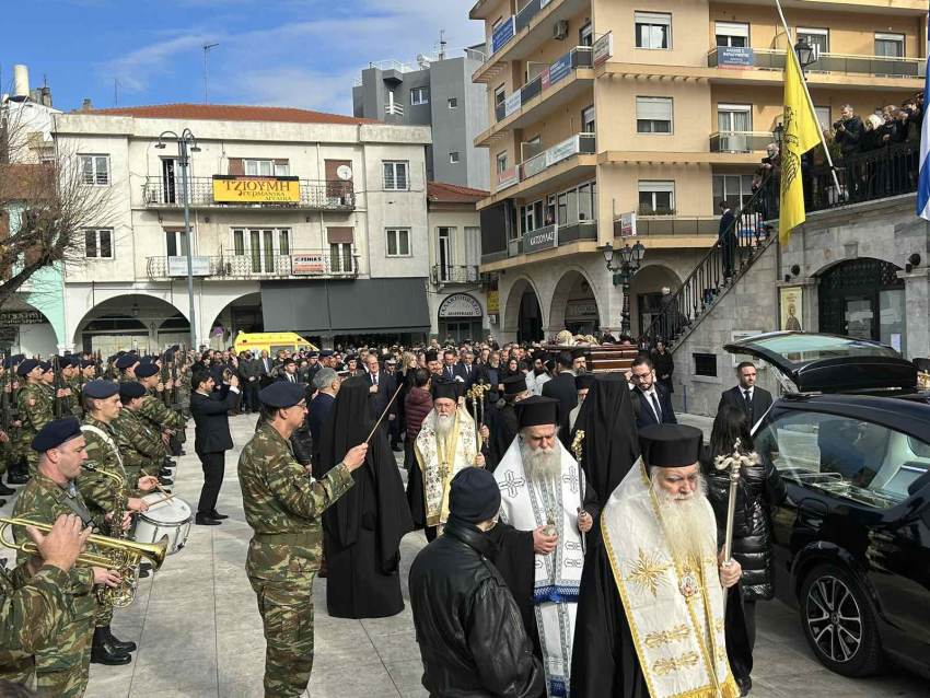 Ο περιφερειάρχης Πελοποννήσου Π. Νίκας στην εξόδιο ακολουθία για τον μητροπολίτη Μαντινείας και Κυνουρίας κυρό Αλέξανδρο