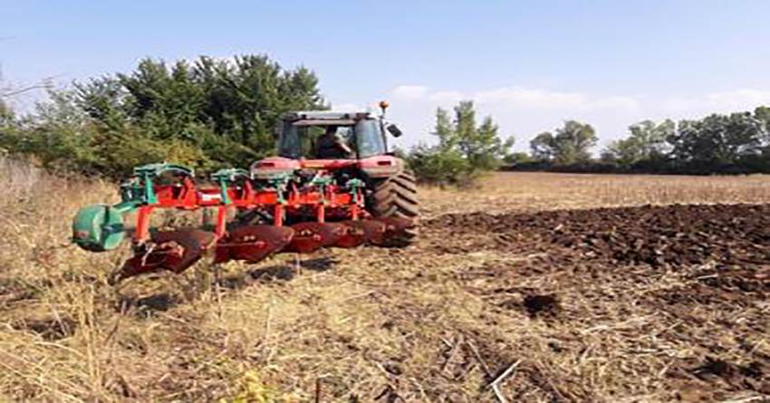 Στα κάγκελα οι αγρότες: Και πανάκριβο το diesel και κακής ποιότητας - Κολλάνε στο δρόμο τα τρακτέρ