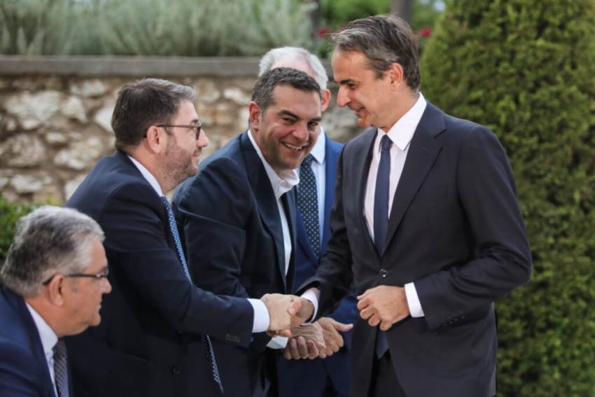 Ο Μητσοτάκης πήγε στο Προεδρικό και μίλησε για ανασχηματισμό, εκλογές