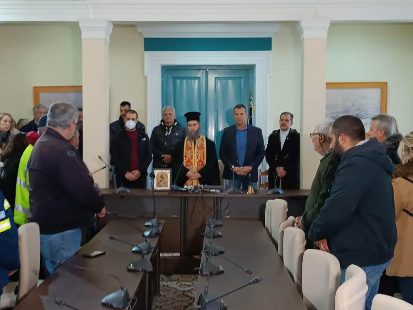 Τη βασιλόπιτα ευλόγησε ο Αιδεσιμολογιώτατος Πρωτοπρεσβύτερος Αθανάσιος Σπηλιώτης, προϊστάμενος του Ι.Ν. Οσίου Νίκωνος Σπάρτης.