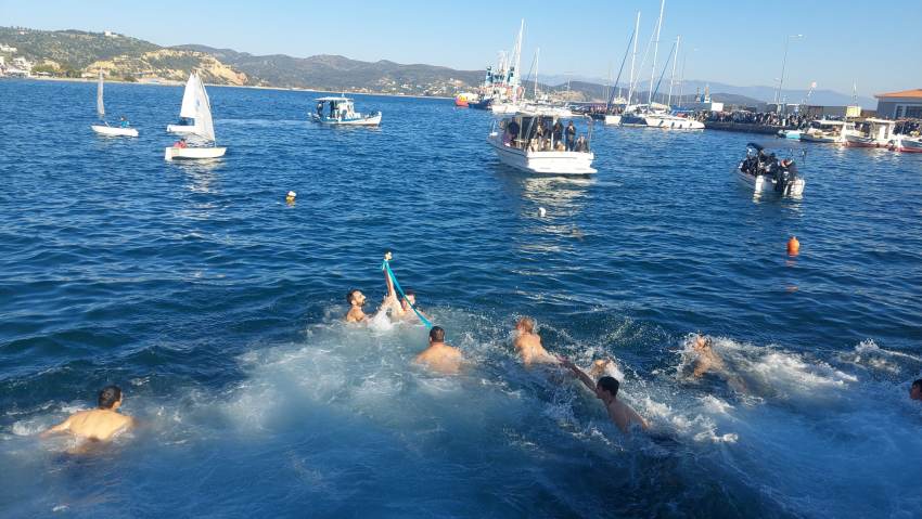 Με λαμπρότητα ο Αγιασμός των Υδάτων στο Γύθειο