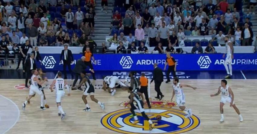 Euroleague: Απίστευτο ξύλο και οριστική διακοπή στον αγώνα Ρεάλ-Παρτιζάν - Δείτε βίντεο