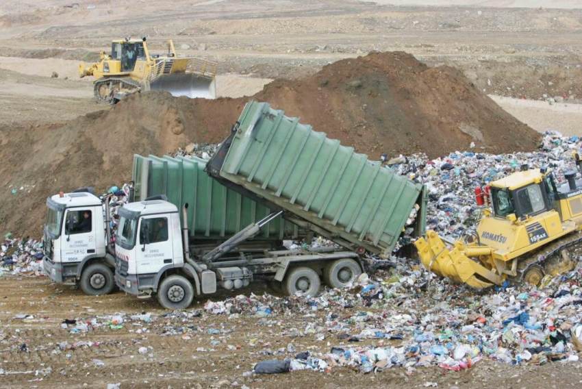 Κυβέρνηση: Αρπάζει 240 εκατ. ευρώ από τους δήμους για το «τέλος ταφής απορριμμάτων»