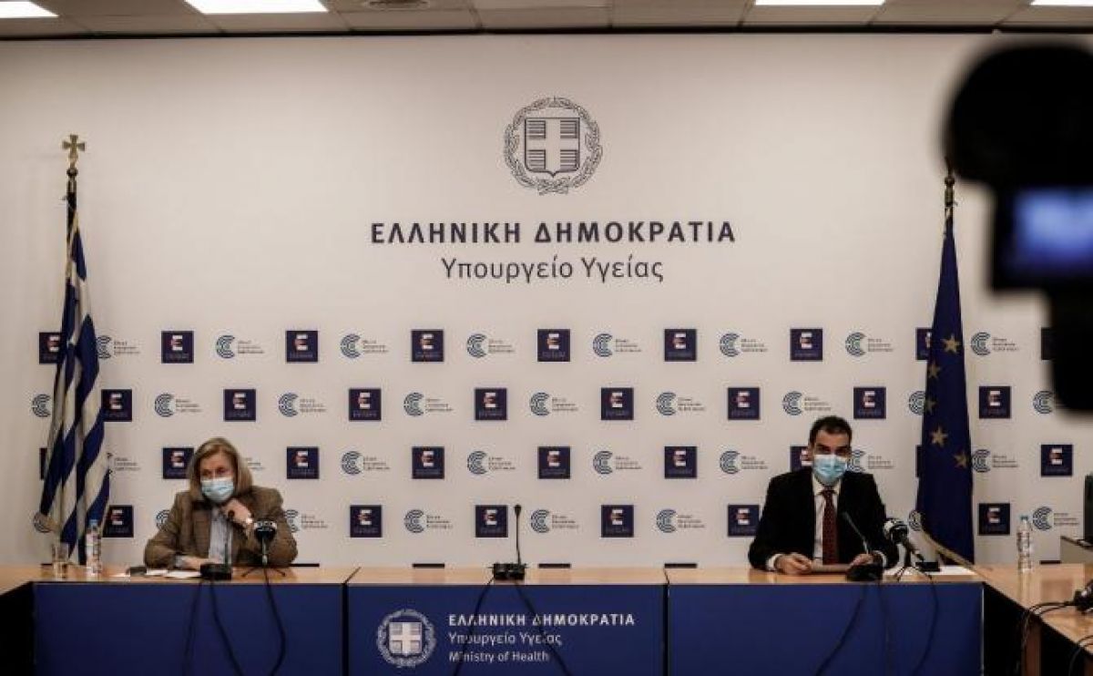 Εμβόλιο AstraZeneca: Τι θα γίνει με τους άνω των 65 ετών - Τι ισχύει για τη γονιμότητα