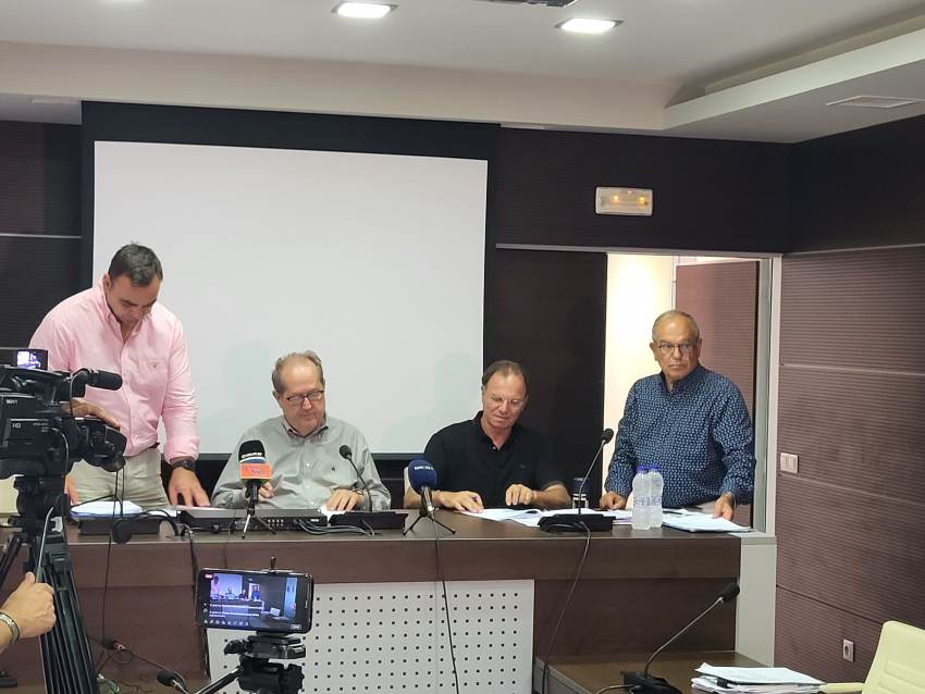 ΥΠΕΓΡΑΦΗ Η ΣΥΜΒΑΣΗ ΓΙΑ ΤΗΝ ΚΑΤΑΣΚΕΥΗ ΝΕΩΝ ΕΙΣΟΔΩΝ  ΓΥΜΝΑΣΙΟΥ-ΛΥΚΕΙΟΥ ΜΟΛΑΩΝ.