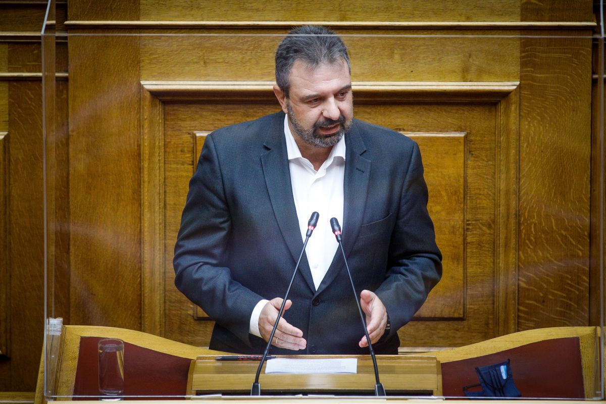 Στ. Αραχωβίτης: «Αγανακτισμένοι μαθητές και γονείς του 1ου ΓΕΛ Σπάρτης για τις εξετάσεις και των τριών τάξεων του Λυκείου»