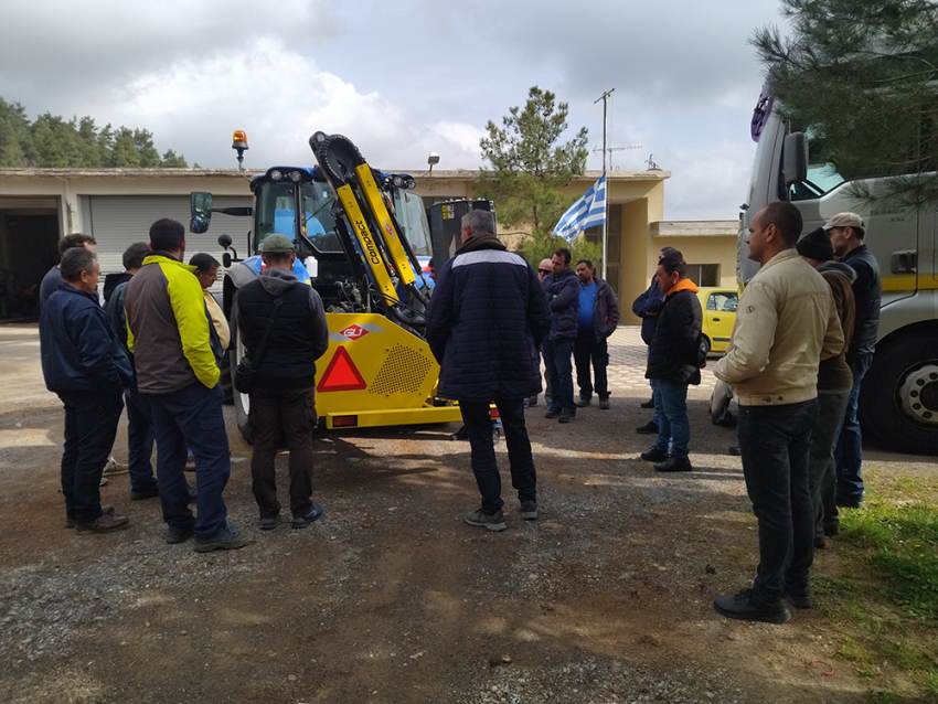 Εκπαίδευση χειριστών στα νέα σύγχρονα τρακτέρ που προμηθεύτηκε η Περιφέρεια Πελοποννήσου
