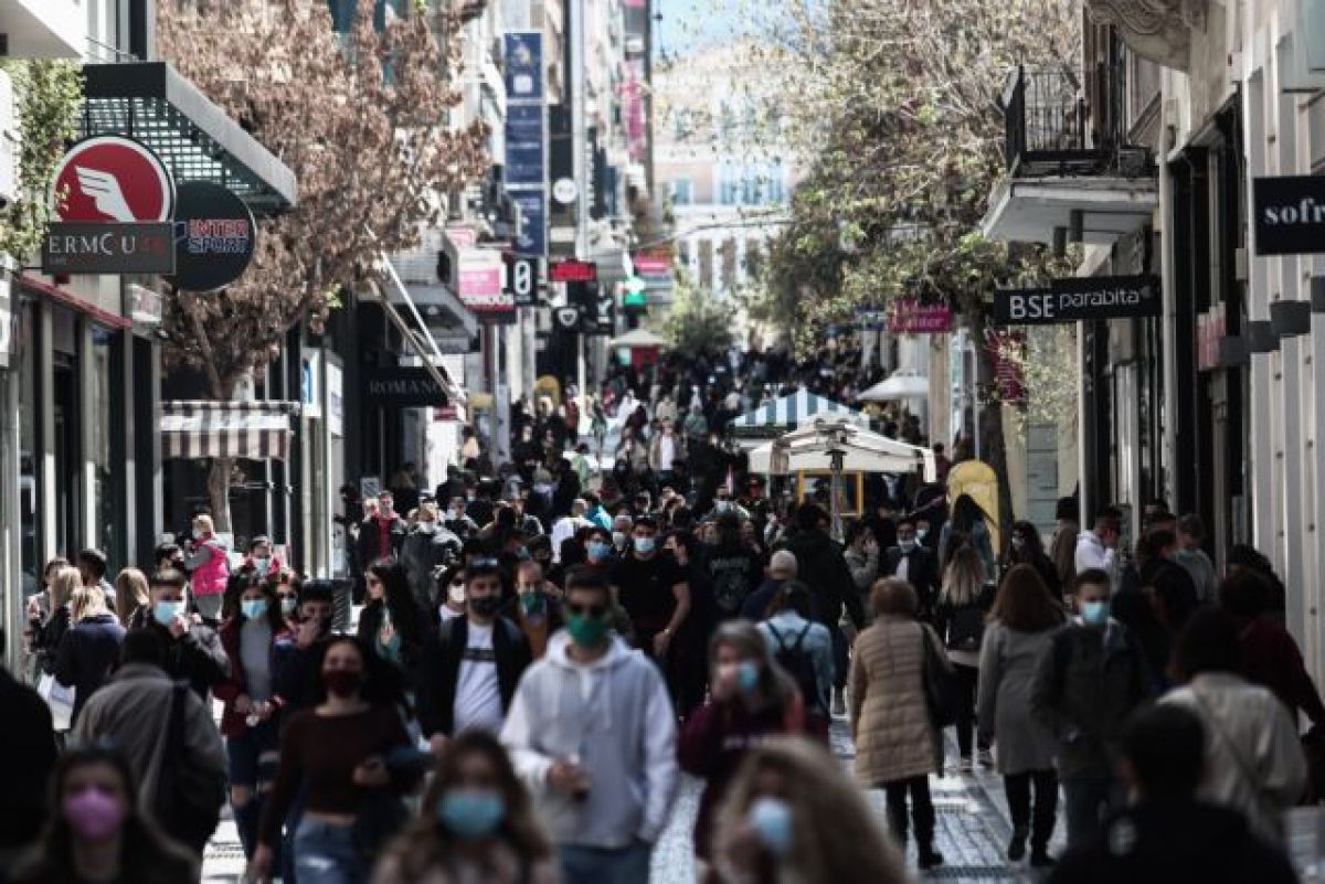 Λαοθάλασσα για ψώνια και βόλτα στο κέντρο της Αθήνας