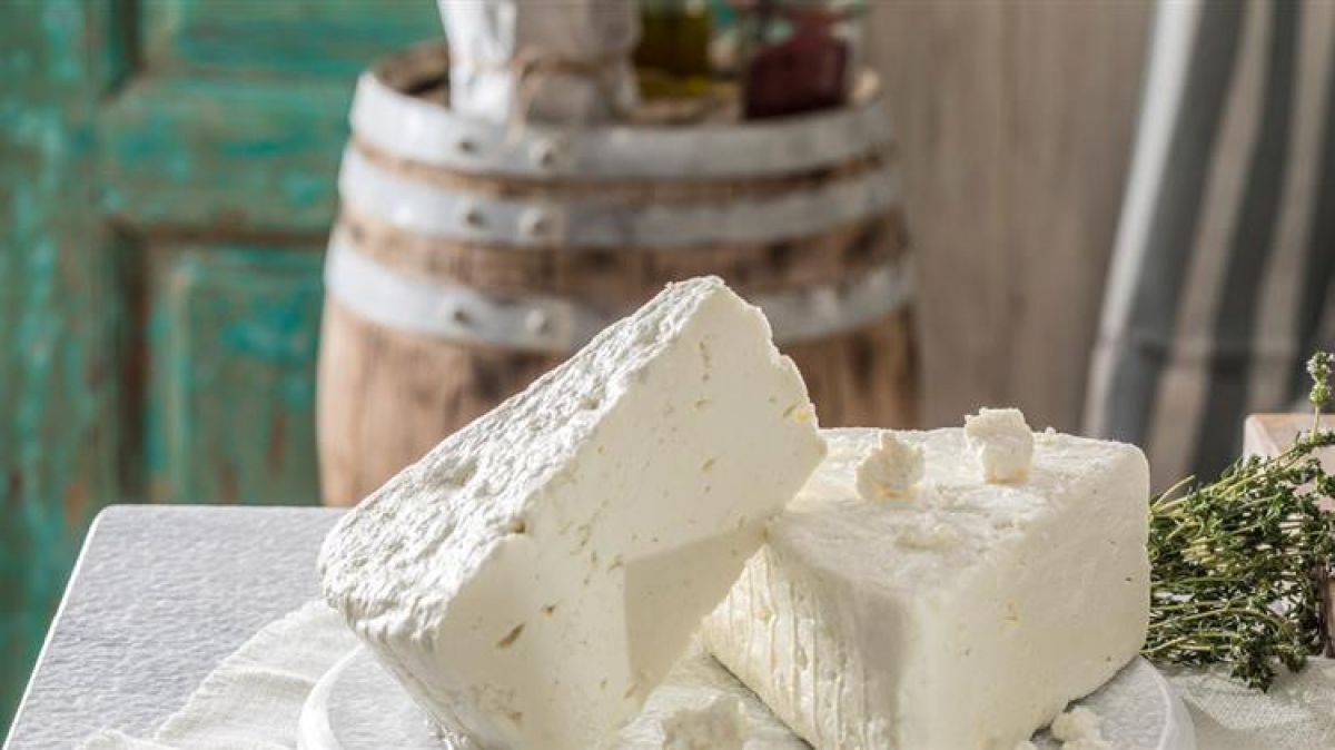 ΥΠΑΑΤ: Παραπέμπονται για παρατυπίες στην παραγωγή φέτας 13 επιχειρήσεις