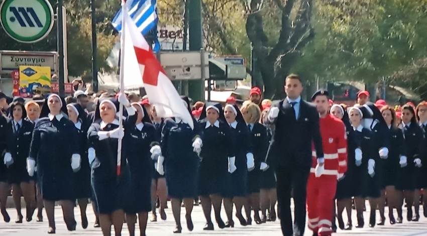O Ελληνικός Ερυθρός Σταυρός παρήλασε πρώτος στη στρατιωτική παρέλαση της Αθήνας