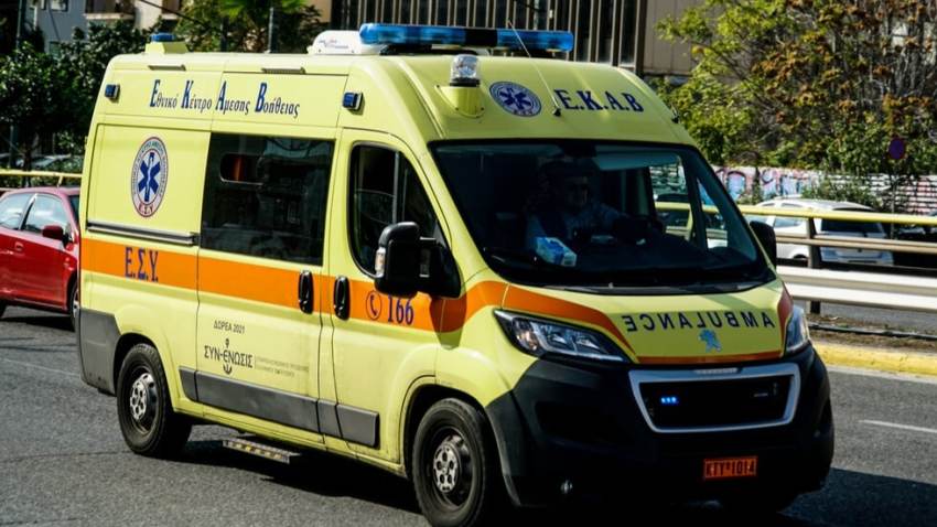 Τροχαίο στην Κηφισίας: Μηχανή παρέσυρε γυναίκα και παιδί 3 ετών