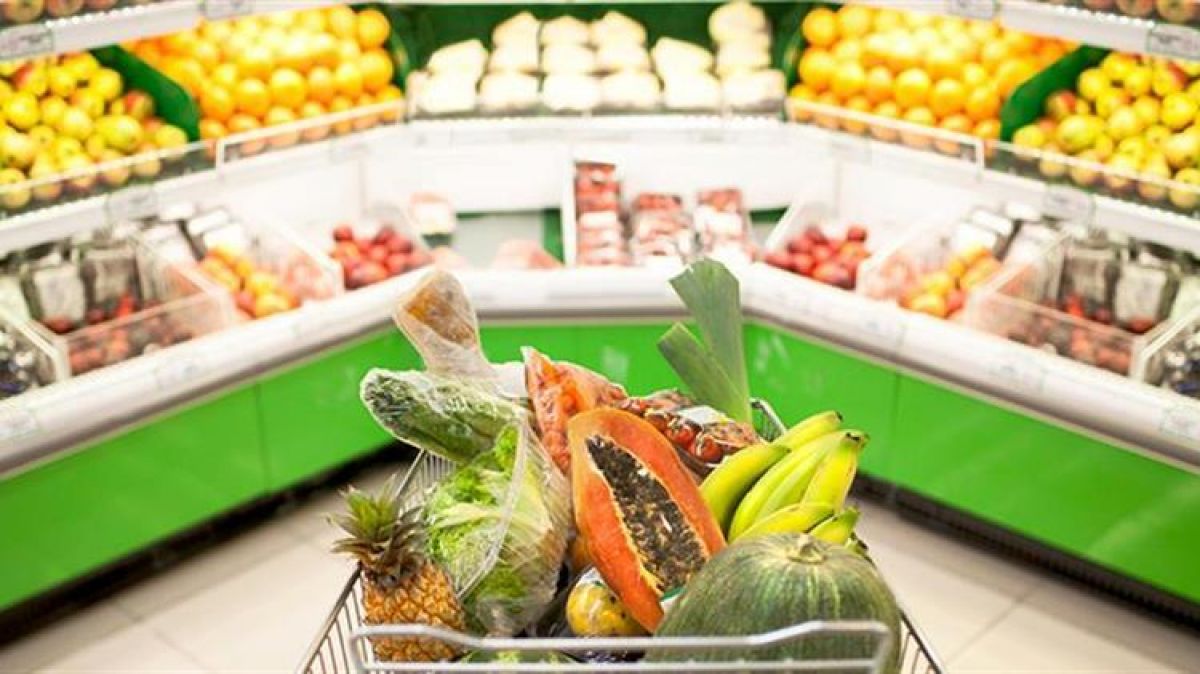 Καίνε οι τιμές στο καλάθι της νοικοκυράς το 2022