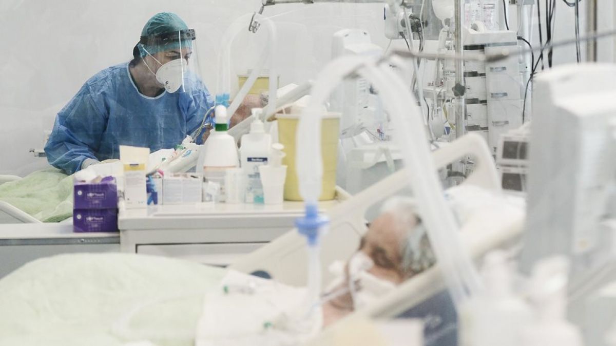 Αττική: Όλο και αυξάνονται τα κρούσματα - Στο 63% η πληρότητα των ΜΕΘ