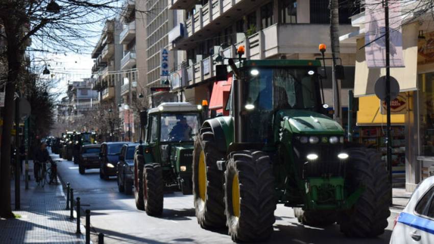 ΕΜΕΙΣ ΟΙ ΕΡΓΑΖΟΜΕΝΟΙ, ΕΙΜΑΣΤΕ ΣΤΟ ΠΛΕΥΡΟ ΤΩΝ ΑΓΡΟΤΩΝ! ΟΠΟΤΕ ΚΑΙ ΝΑ ΚΑΤΕΒΟΥΝ ΣΤΗΝ ΑΘΗΝΑ , ΘΑ ΕΙΜΑΣΤΕ ΣΤΟ ΔΡΟΜΟ ΜΑΖΙ ΤΟΥΣ!