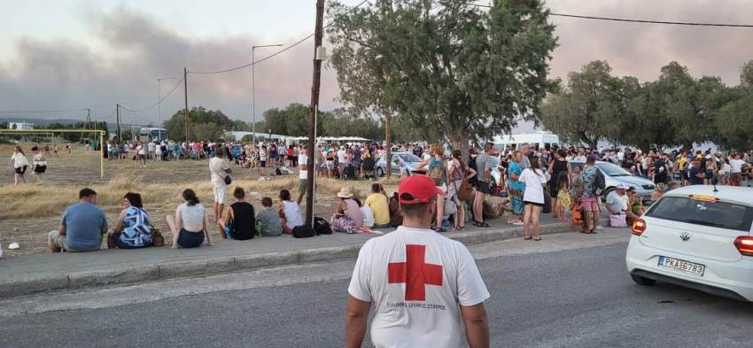 Συγκινητική η ανταπόκριση των εθελοντών του Ελληνικού Ερυθρού Σταυρού  στην καταστροφική πυρκαγιά της Ρόδου