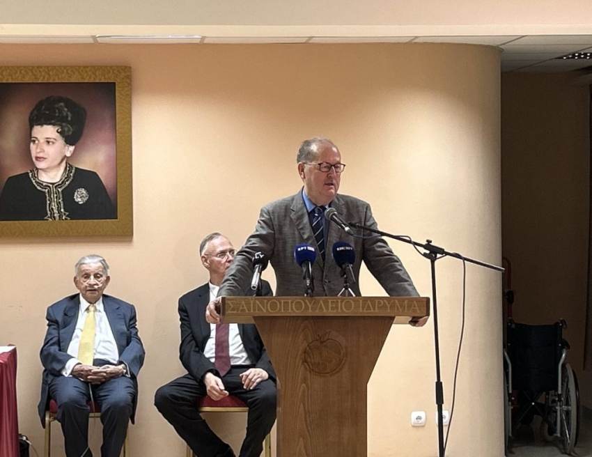 Ο περιφερειάρχης Πελοποννήσου Π. Νίκας στην τελετή ανακήρυξης του Ι. Βαρβιτσιώτη σε επίτιμο δημότη Σπάρτης