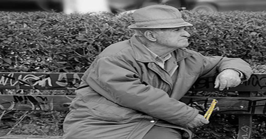 Γράφει ο Γιάννης Ωραιόπουλος : ΚΟΜΠΟΛΟΙ ένας Φίλος για Χαρές και Λύπες