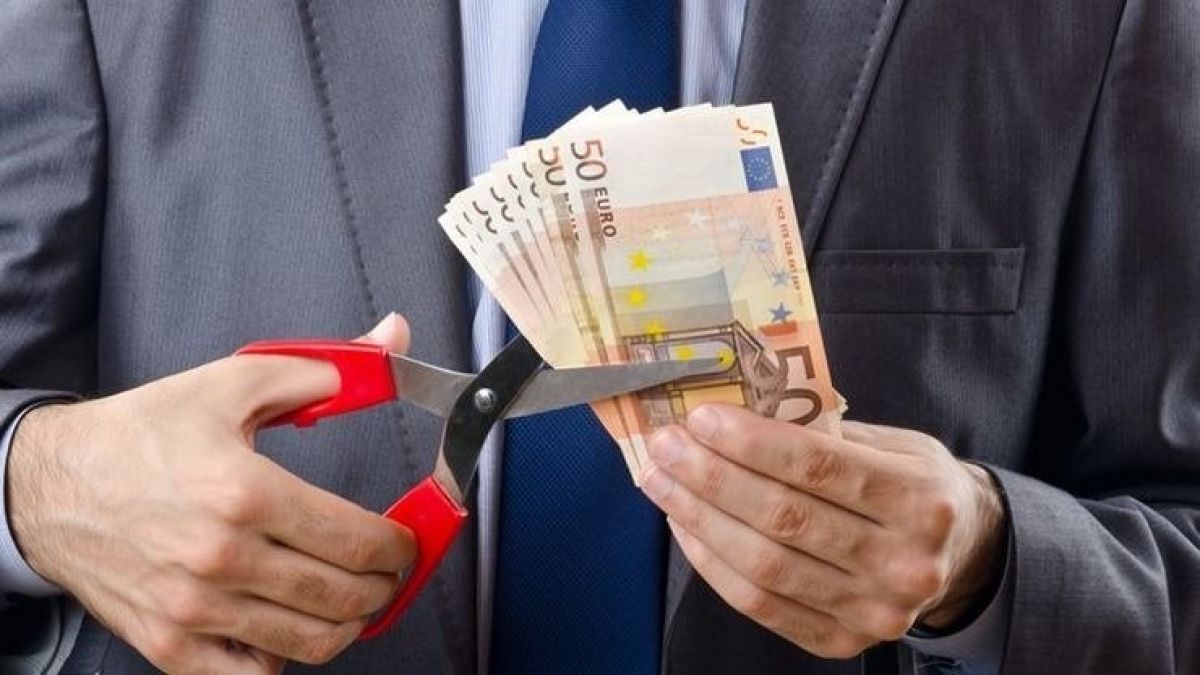 “Καμπανάκι” για χιλιάδες νοικοκυριά: Κινδυνεύουν να χάσουν επιδόματα και παροχές λόγω αντικειμενικών