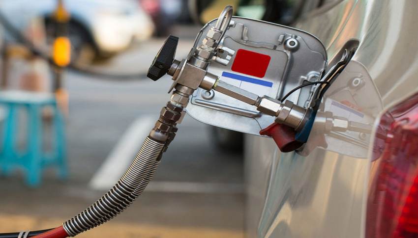Ποιο καύσιμο πωλείται 1 ευρώ φθηνότερα;
