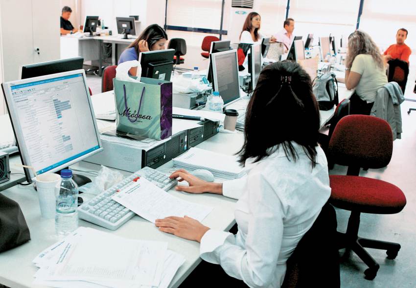 Σβήνει η «φωτιά» με την πρόωρη συνταξιοδότηση δημοσίων υπαλλήλων, έρχεται ρύθμιση