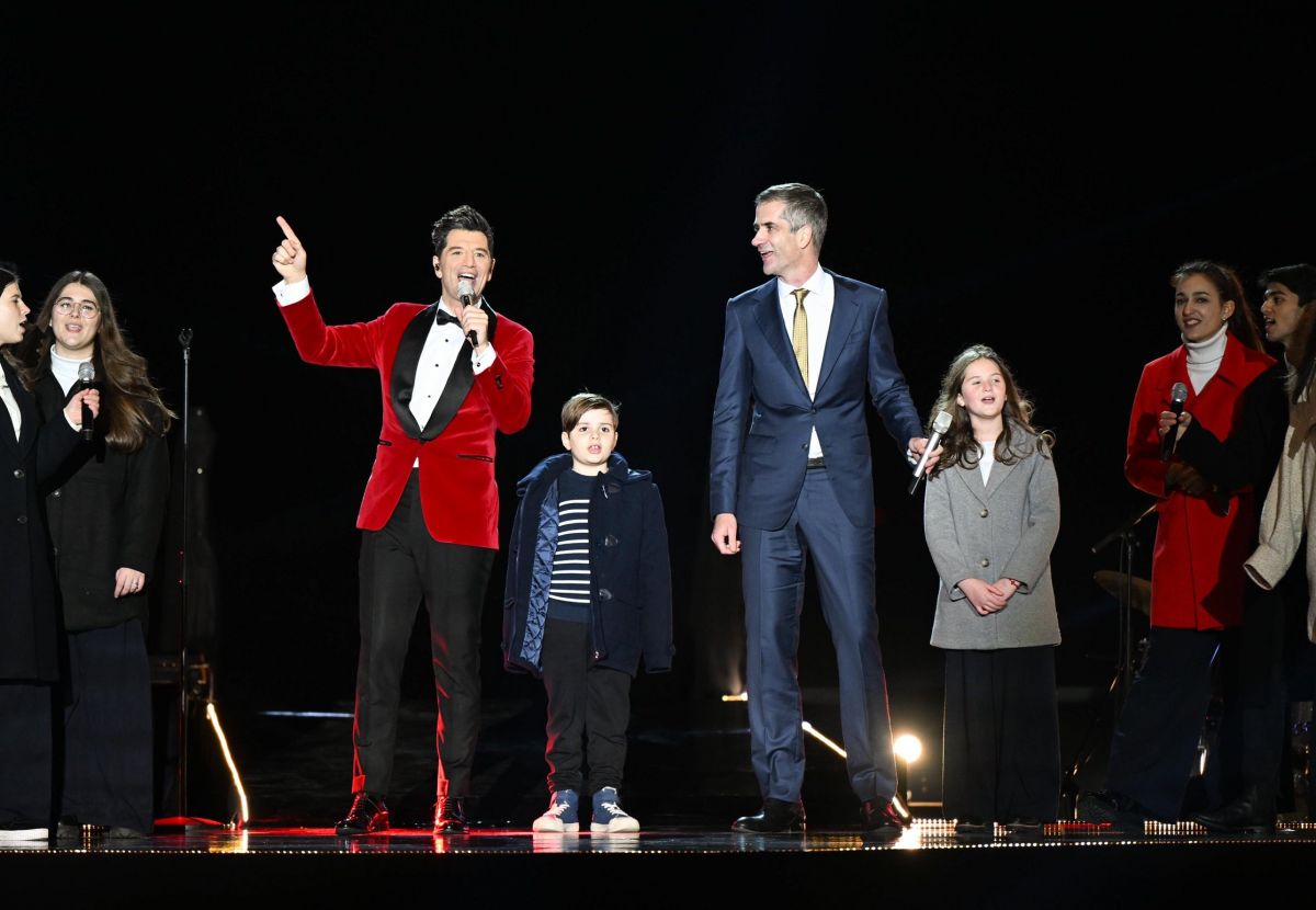 Δήμος Αθηναίων: Καλωσόρισε το 2022 με Σάκη Ρουβά στο Λυκαβηττό – ΦΩΤΟ