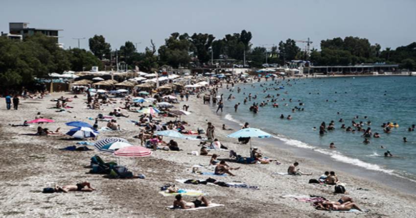 Καύσωνας «Κλέων»: Σήμερα η πιο ζεστή μέρα - Γέμισαν οι παραλίες από τις 6:30 το πρωί της Αττικής