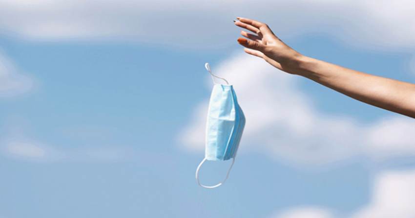 Τέλος η μάσκα σε εσωτερικούς χώρους από αύριο Τετάρτη