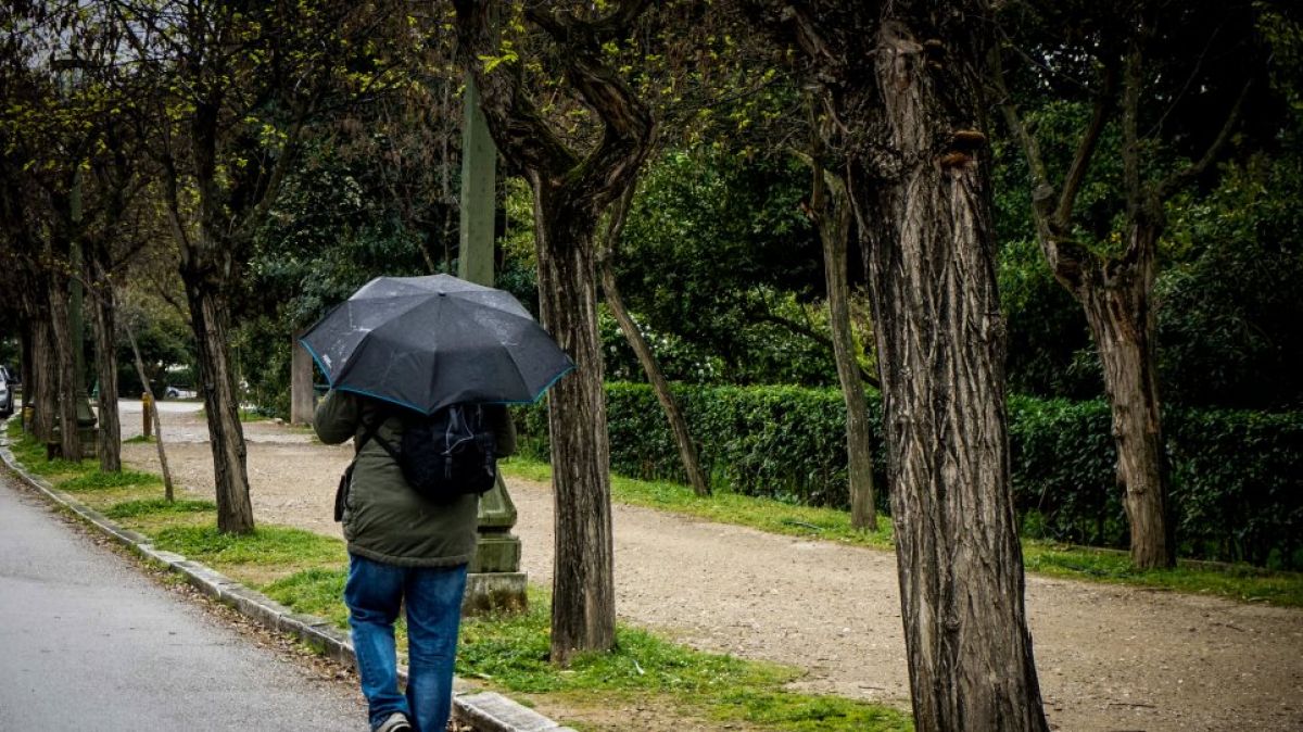Καιρός: Τοπικές βροχές με πτώση της θερμοκρασίας και χιονοπτώσεις στα ορεινά