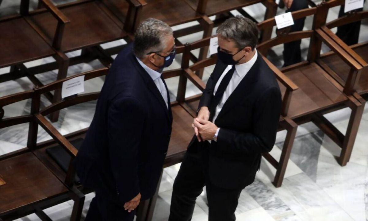 Μητσοτάκης: Επίθεση στον Κουτσούμπα μετά τις αποδοκιμασίες στην κηδεία του Θεοδωράκη