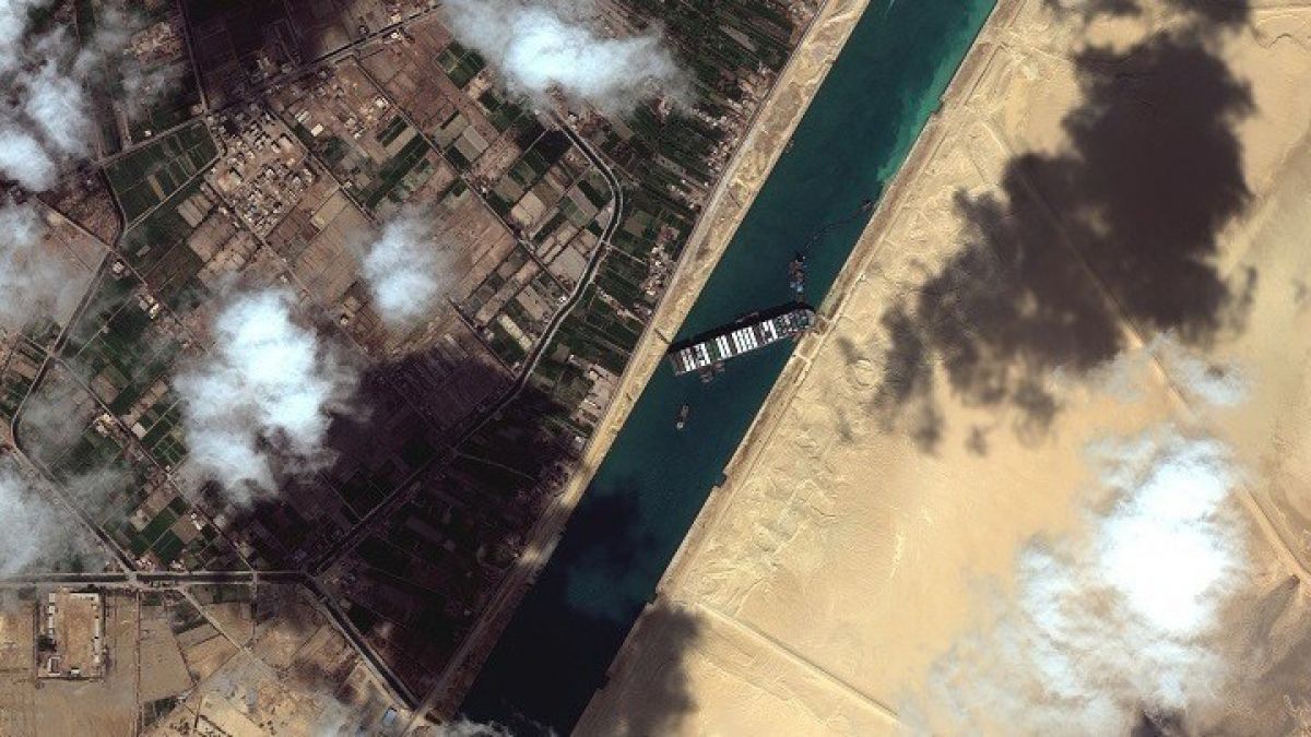 Διώρυγα του Σουέζ: Νέα προσπάθεια ρυμούλκησης του «Ever Given»