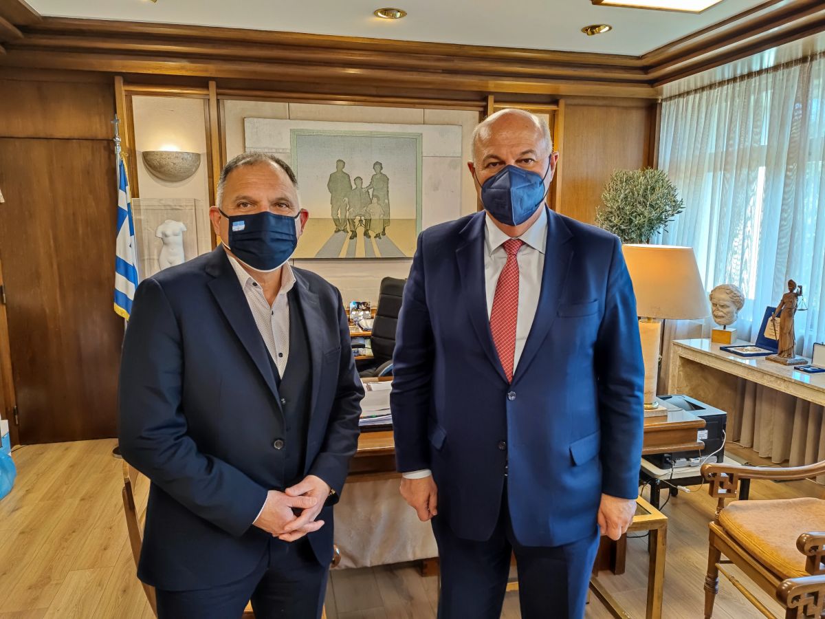 Νεοκλής Κρητικός με Υπουργό Δικαιοσύνης Κώστα Τσιάρα: Στελέχωση των Πρωτοδικείων - Ειρηνοδικείων της Λακωνίας