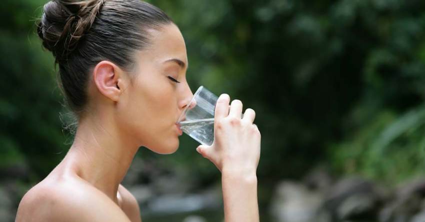 8 ποτήρια νερό την ημέρα – Μύθος ή Πραγματικότητα; Νέα επιστημονική έρευνα απαντά