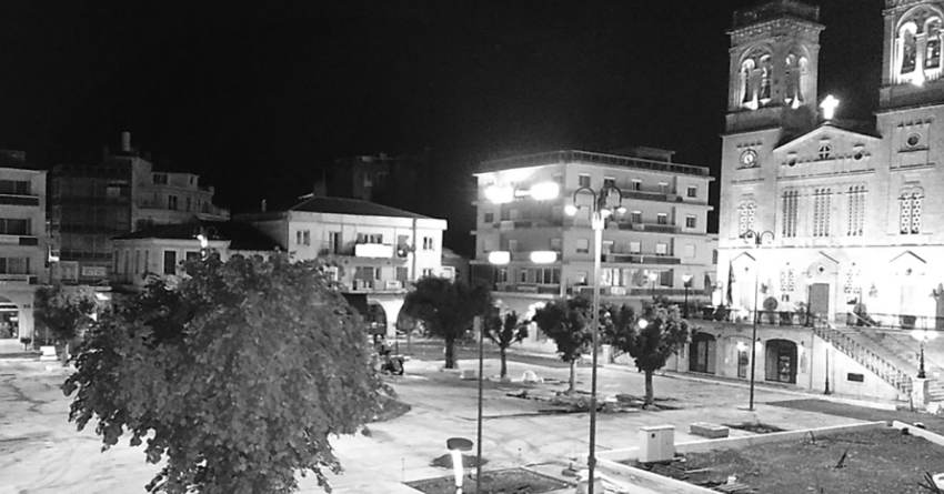 Άγνωστοι επιτέθηκαν σε ταξί στην πλατεία Αγίου Βασιλείου στην Τρίπολη