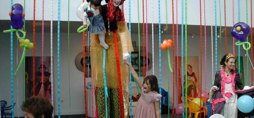 ΕΟΡΤΑΣΤΙΚΕΣ ΕΚΔΗΛΩΣΕΙΣ ΓΙΑ ΜΙΚΡΟΥΣ ΚΑΙ ΜΕΓΑΛΟΥΣ ΣΤΟ ΔΗΜΟ ΕΥΡΩΤΑ