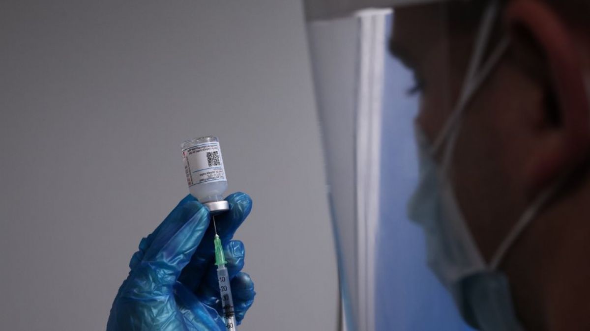 Τέταρτη δόση εμβολίου: Ανοίγει σήμερα η πλατφόρμα για τους άνω των 80 ετών, ποιοι ακολουθούν