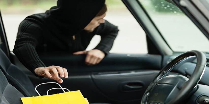 Σπάρτη: Συμμορία «ρημάζει» αυτοκίνητα έξω από νεκροταφείο