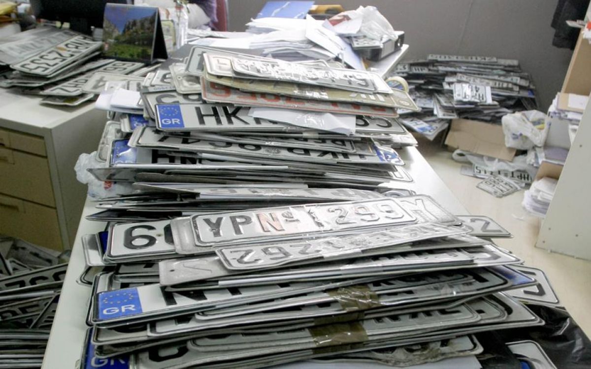 «Δώρο» τα τέλη κυκλοφορίας δυο μηνών κάνει το υπουργείο Οικονομικών