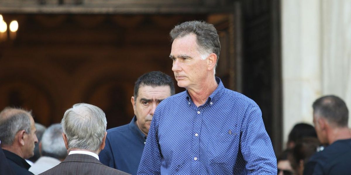 O γιος του Ανδρέα Παπανδρέου δίνει συγχαρητήρια στον Μητσοτάκη