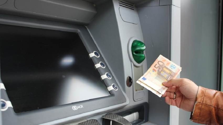 Χατζηδάκης: Σημαντική αύξηση στον κατώτατο μισθό – Μια επιπλέον σύνταξη σε χιλιάδες συνταξιούχους
