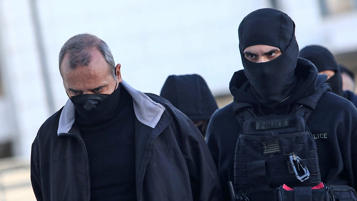Κολωνός: Ένοχος ο Μίχος για όλες τις κατηγορίες και για τον βιασμό της 12χρονης - Αθώα η μητέρα
