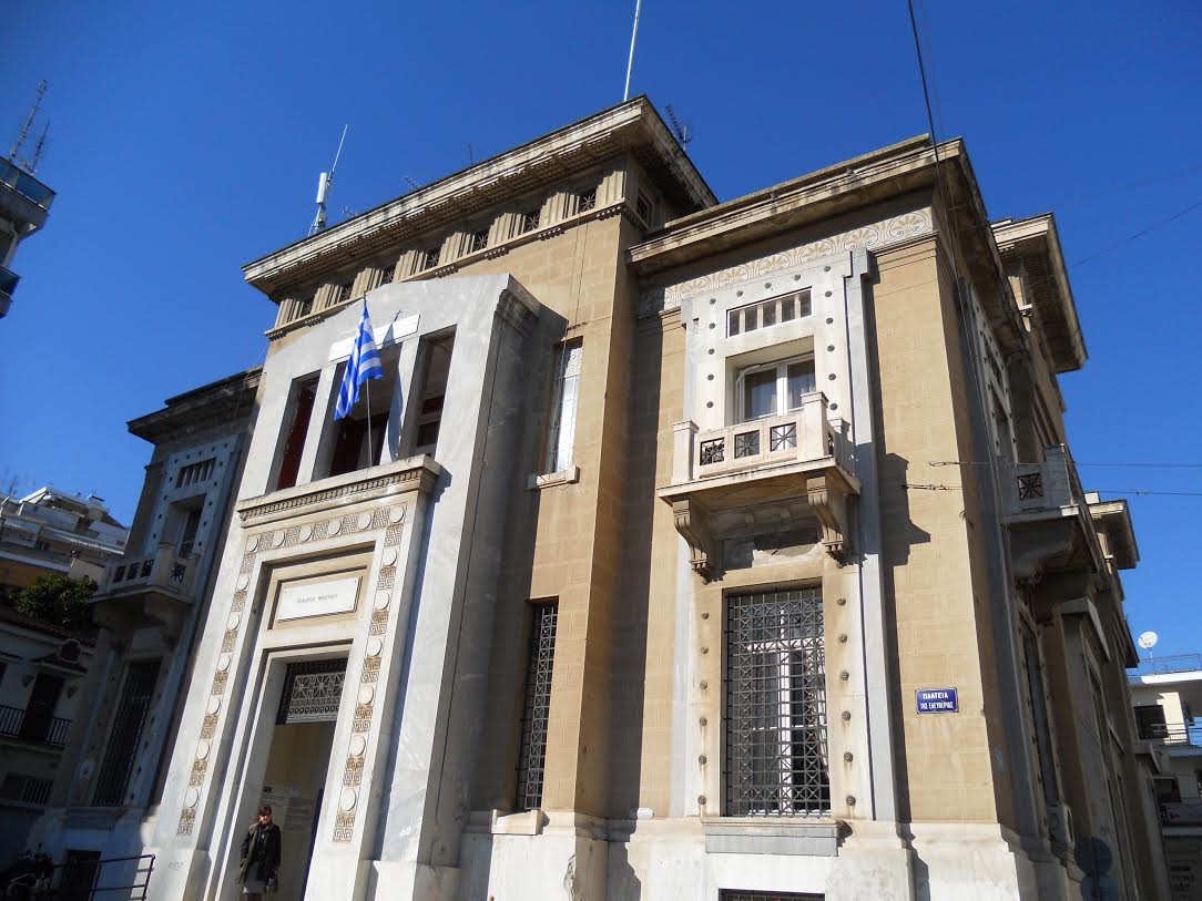 Συνδικαλιστές κατηγορούν περιφερειάρχη ότι τα δίνει όλα σε ιδιώτες